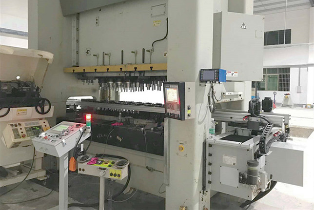 冲床U8国际三次元机械手冲压加工生产线